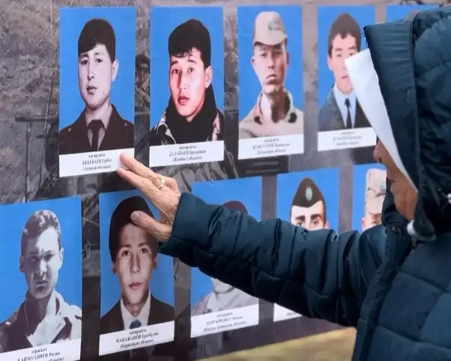 В Атбасаре открыт мемориал, посвящённый 17 воинам, погибшим на таджико-афганской границе (2)