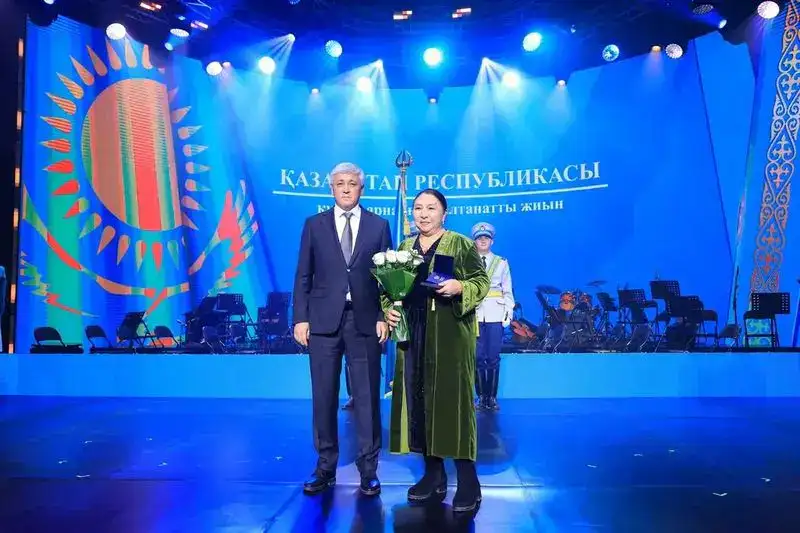 Карагандинцам вручили награды в преддверии Дня Республики (10)