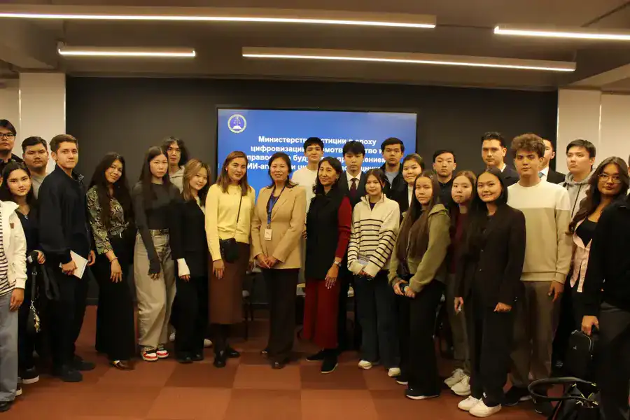 Вице-министр юстиции Ботагоз Жакселекова провела лекцию в Maqsut Narikbayev University (2)