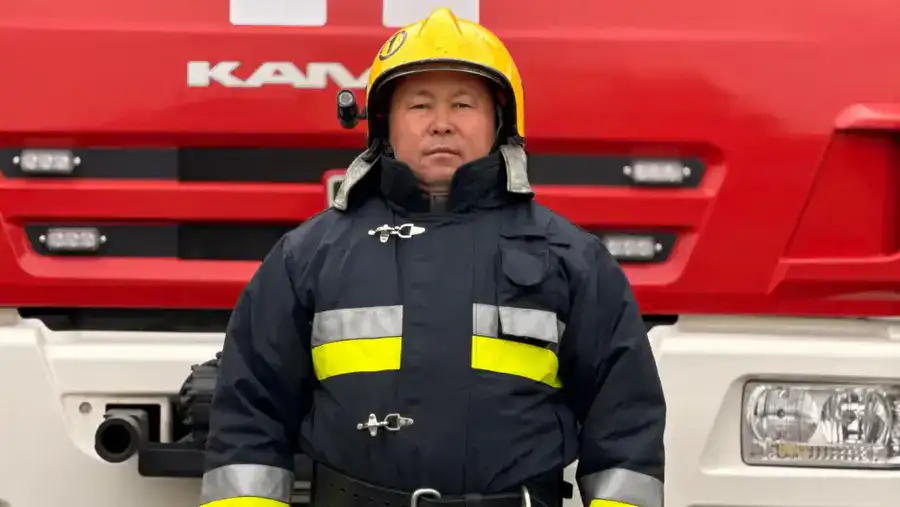 30-летие МЧС: опоры и хранители службы — капитан Улан Нурбеков и старшина Равиль Шарафудинов (2)