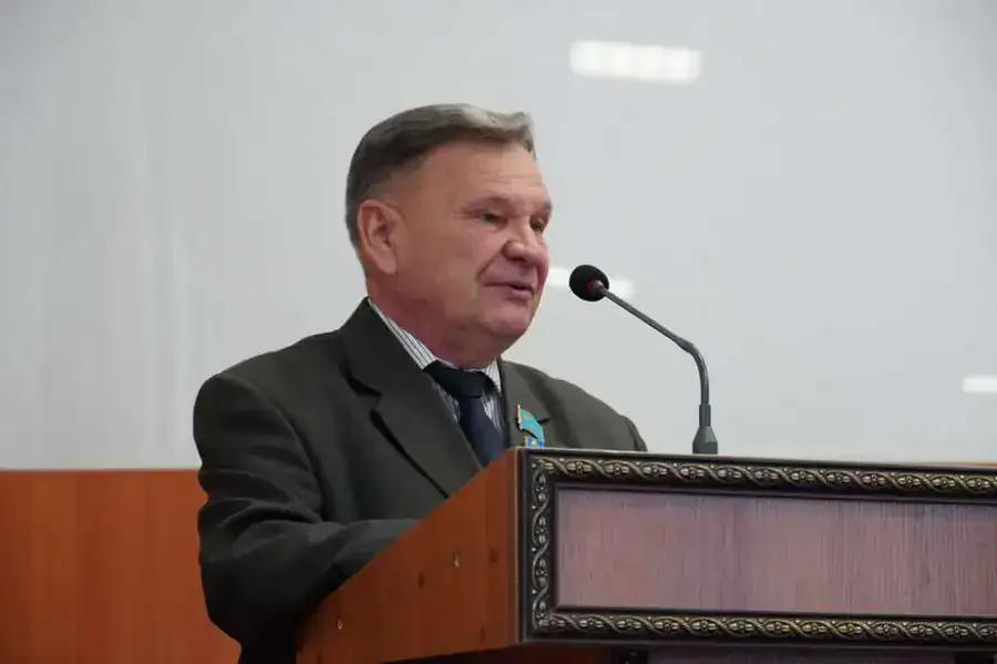 В Аккольском районе состоялась встреча по разъяснению стратегических задач, обозначенных в Послании Президента (5)