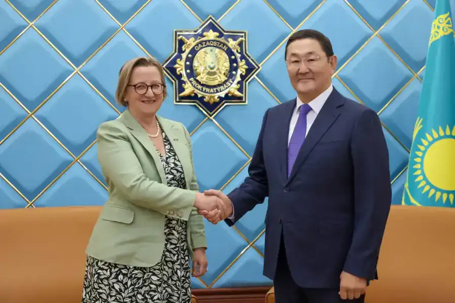 О встрече с Чрезвычайным и Полномочным Послом Соединенного Королевства Великобритании и Северной Ирландии в Казахстане Салли Аксуорси (2)