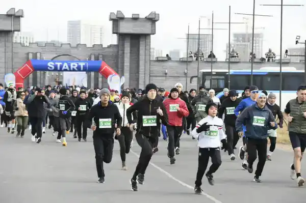 В массовом забеге, посвященном Дню Республики, приняли участие 1500 жителей столицы (9)