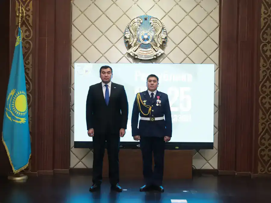 20 спасателей МЧС награждены государственными наградами в честь Дня Республики (8)