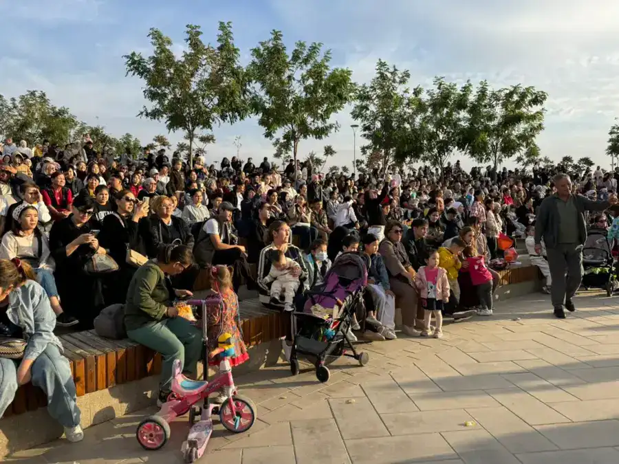 НЕБО, РАДОСТЬ И ЕДИНСТВО: ШЫМКЕНТ ОТМЕТИЛ ПРАЗДНИК В ЯРКИХ КРАСКАХ (3)