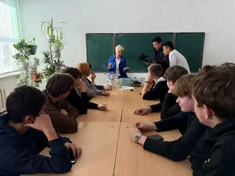 «Таза Қазақстан»: в одной из школ Темиртау прошла экологическая акция «Зелёный уголок» (2)