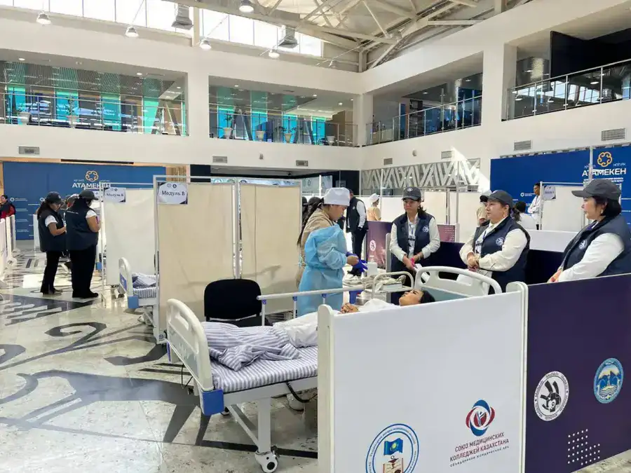 В КАЗАХСТАНЕ ПРОШЕЛ ЧЕМПИОНАТ «MEDSKILLS ZHETYSY-2025» ПО СПЕЦИАЛЬНОСТИ «СЕСТРИНСКОЕ ДЕЛО» (3)