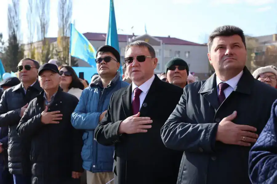 В Рудном состоялась торжественная церемония поднятия Государственного Флага Республики Казахстан в честь Дня Республики (9)