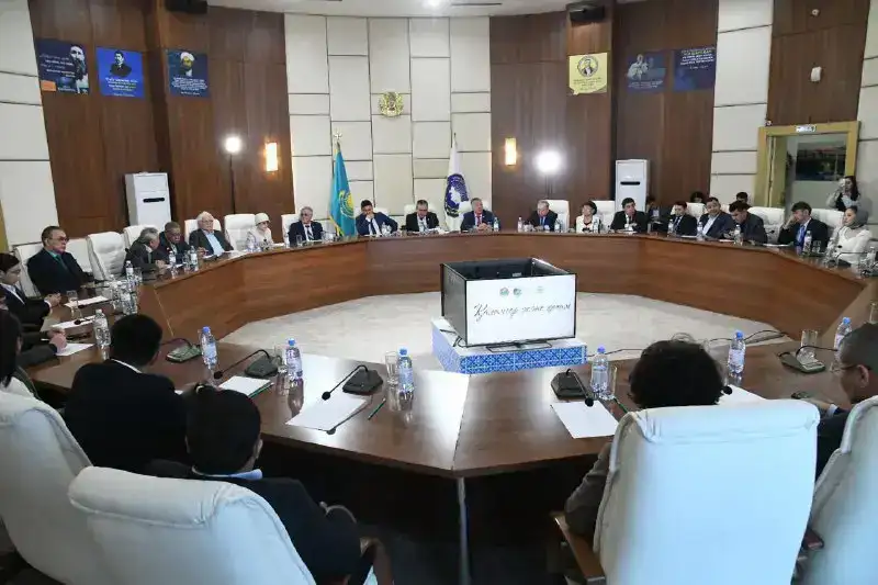 День Республики: в Астане прошла встреча писателей (4)