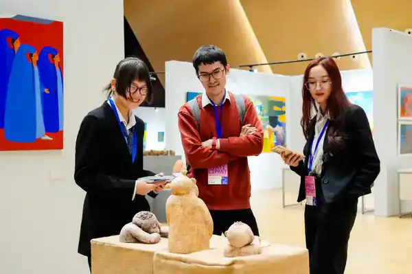 Современное искусство Центральной Азии: в Астане проходит выставка-ярмарка (9)