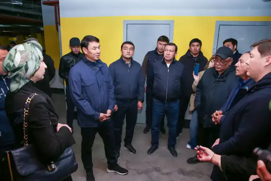 Аким Алматы рассмотрел обращения жителей по вопросам благоустройства и застройки (6)