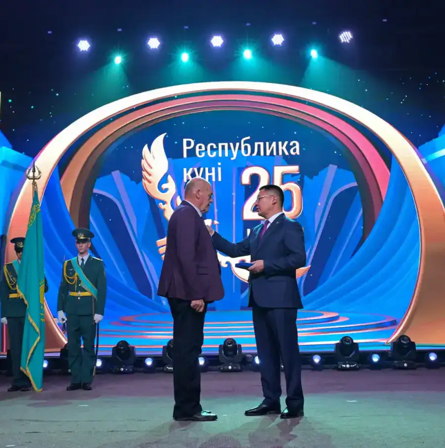 Сегодня во Дворце культуры имени Естая прошло торжественное мероприятие, посвящённое Дню Республики Казахстан (7)