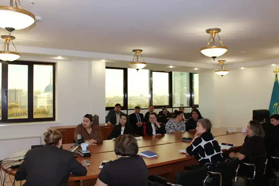 Вопросы уровня жизни и труда изучили слушатели АГУ (2)