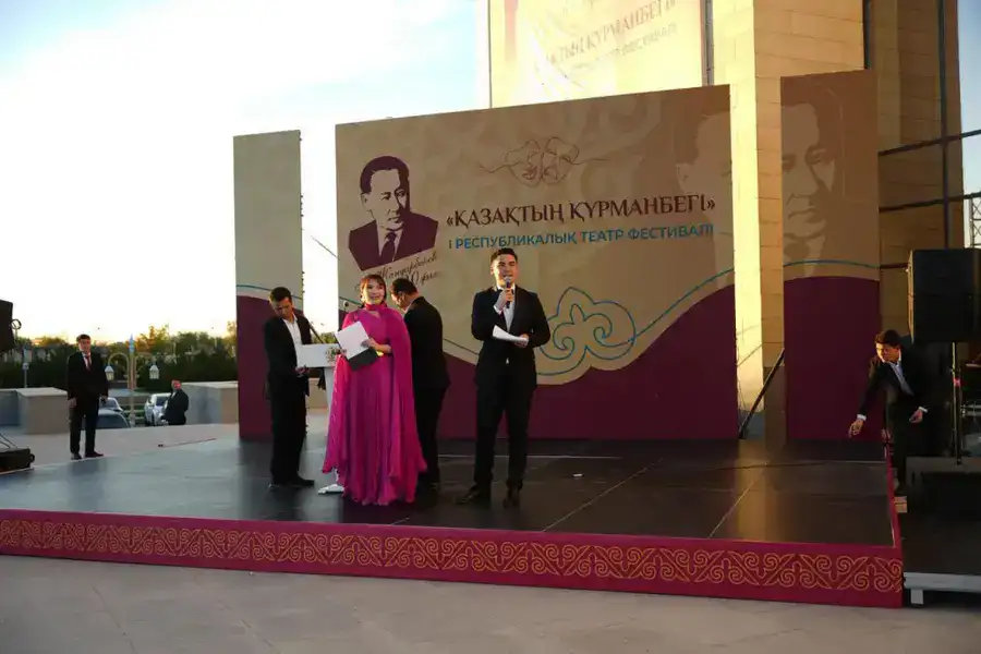 В ТУРКЕСТАНЕ СТАРТОВАЛ РЕСПУБЛИКАНСКИЙ ТЕАТРАЛЬНЫЙ ФЕСТИВАЛЬ «ҚАЗАҚТЫҢ ҚҰРМАНБЕГІ» (4)