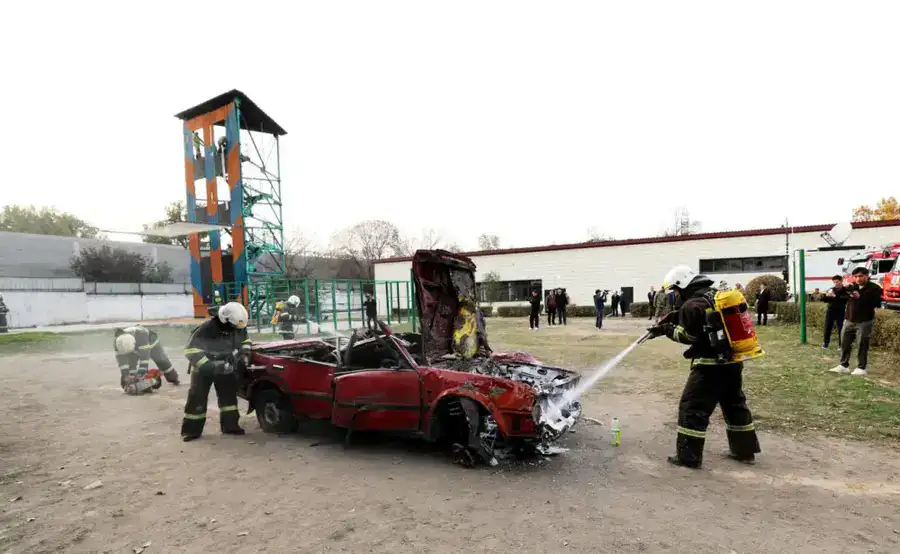 Аким Алматы ознакомился с деятельностью специализированного отряда ДЧС (3)