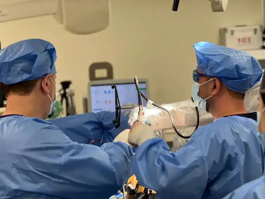 РОБОТ В ТАШКЕНТЕ: ПЕРВЫЕ ОПЕРАЦИИ ПО ЭНДОПРОТЕЗИРОВАНИЮ (4)