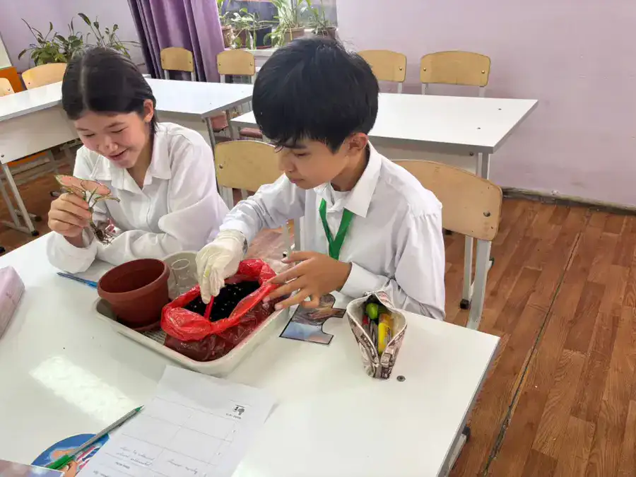 «Таза Қазақстан»: жители Шымкента и школьники приняли активное участие в экологических мероприятиях (6)