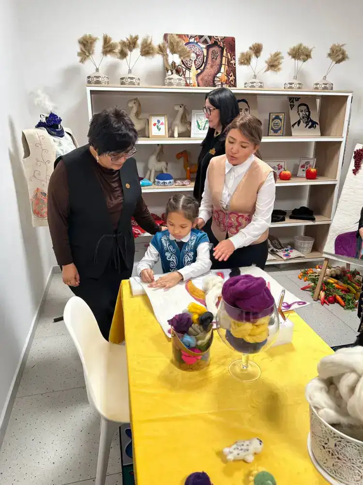 В ШКОЛЕ ГОРОДА СЕМЕЙ ОТКРЫЛСЯ КРУЖОК «КИІЗ БАСУ» (10)