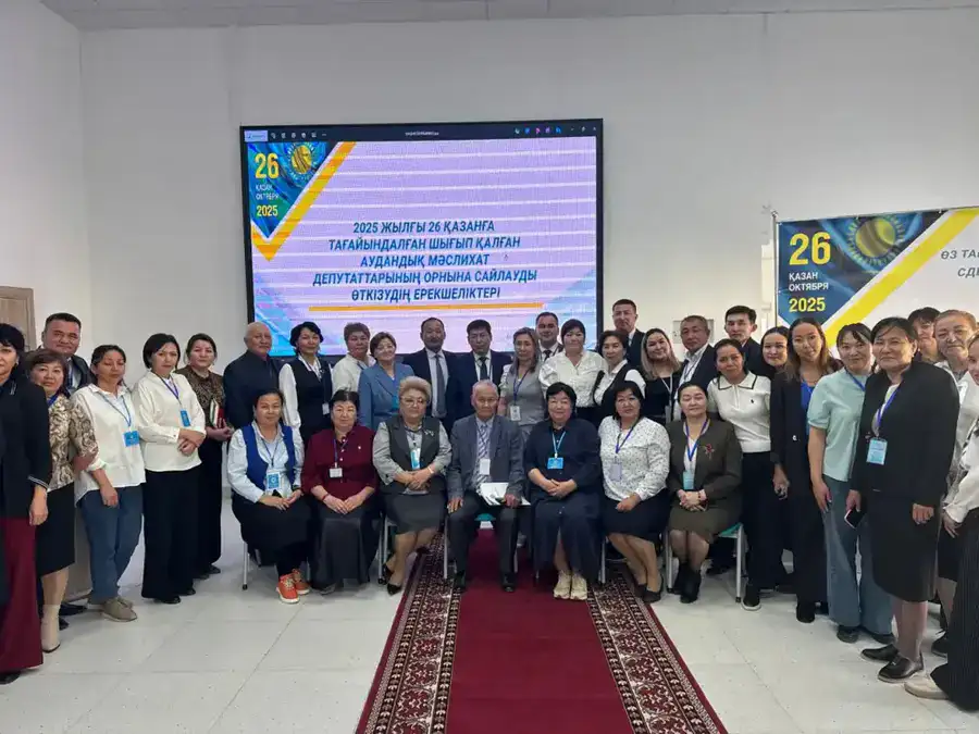 Член Центральной избирательной комиссии Республики Казахстан Азамат Максотович Айманакумов и главный консультант Юридического отдела аппарата Центральной избирательной комиссии Жанаткали Сайлаувич Жакеев прибыли в Атыраускую область и проинспектировали работу по организации и проведению довыборов депутатов районных маслихатов (в Жылыойском, Индерском, Макатском районах) по одномандатным избирательным округам вместо выбывших, назначенных на 26 октября 2025 года. (5)