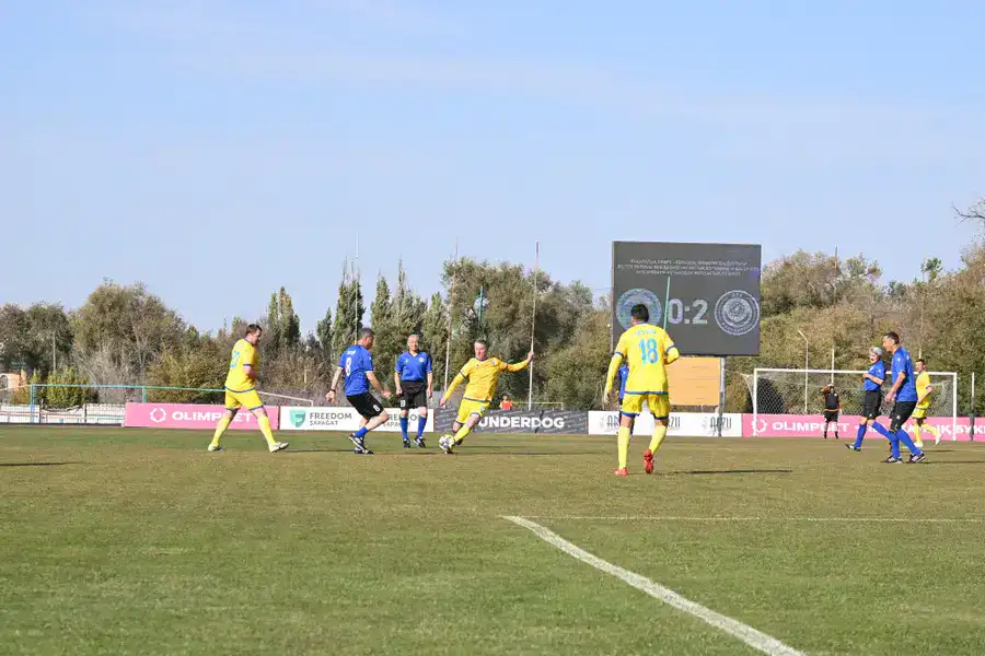 В области Жетісу игроки национальной сборной Казахстана по футболу провели товарищеский матч (8)