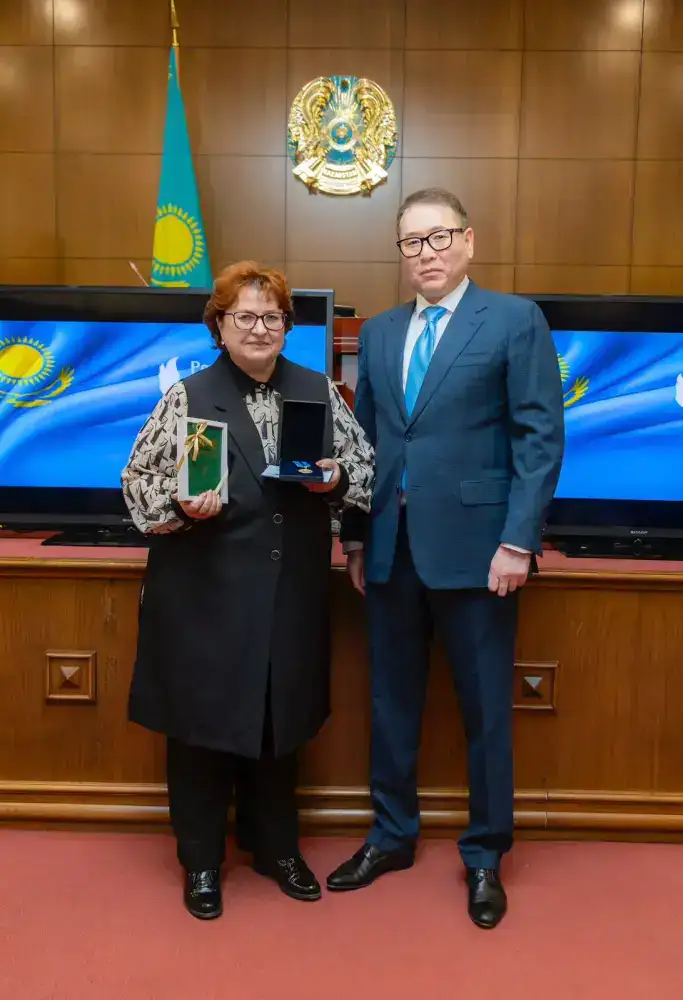 72 сотрудника торговой сферы награждены государственными и ведомственными наградами (10)