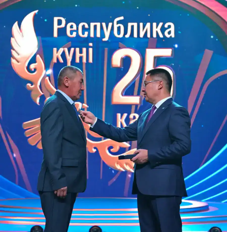 Сегодня во Дворце культуры имени Естая прошло торжественное мероприятие, посвящённое Дню Республики Казахстан (4)