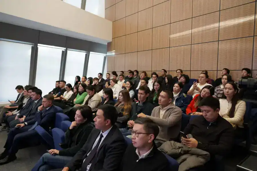 Внедрение ИИ в учебные процессы, городскую среду и кибербезопасность обсудили эксперты в Астане (2)