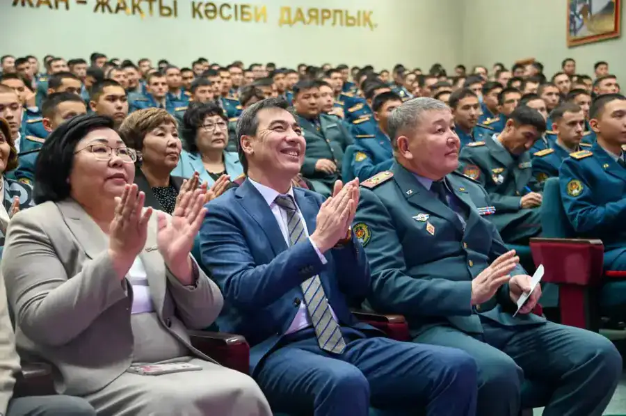 В столичном военном колледже состоялось мероприятие ко Дню Республики (3)