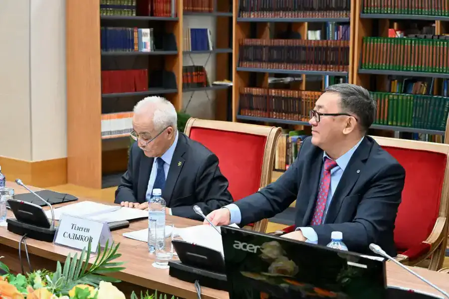 В Астане состоялся круглый стол, посвящённый Дню Республики (2)