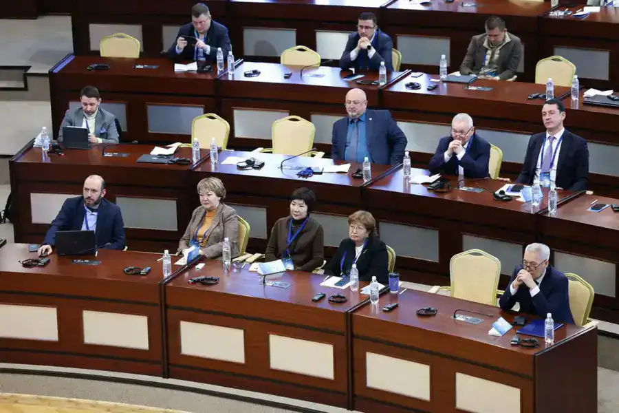 В Назарбаев Университете состоялась конференция, посвящённая десятилетию внедрения международных стандартов CRIRSCO в Казахстане. Организаторами выступили Ассоциация KAZRC, ПОНЭН и Школа горного дела и наук о Земле (NU SMG) (3)