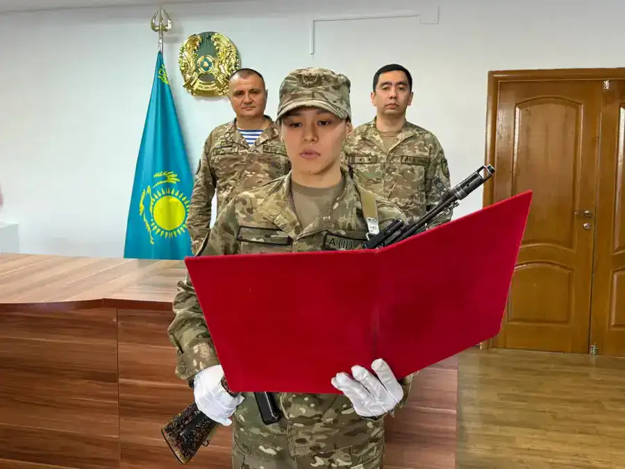 Армейская спортсменка, чемпион мира по боксу Алуа Балкибекова приняла Военную присягу (2)
