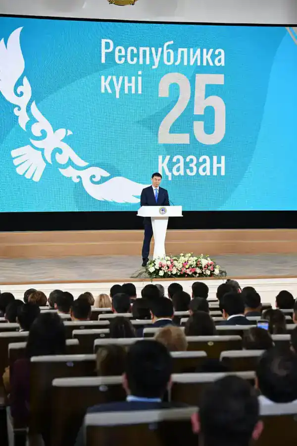 Дархан Сатыбалды вручил алматинцам госнаграды от имени Главы государства ко Дню Республики (4)