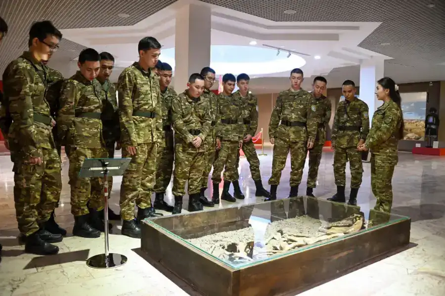 В Астане более 500 студентов военной кафедры посетили Военно-исторический музей (2)