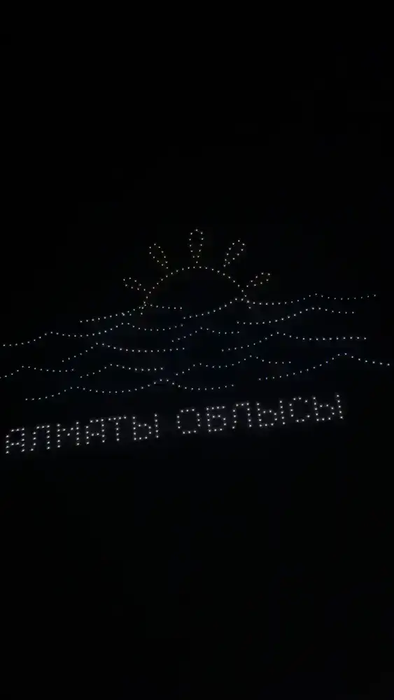 Небо Конаева запело гимн Казахстана (5)