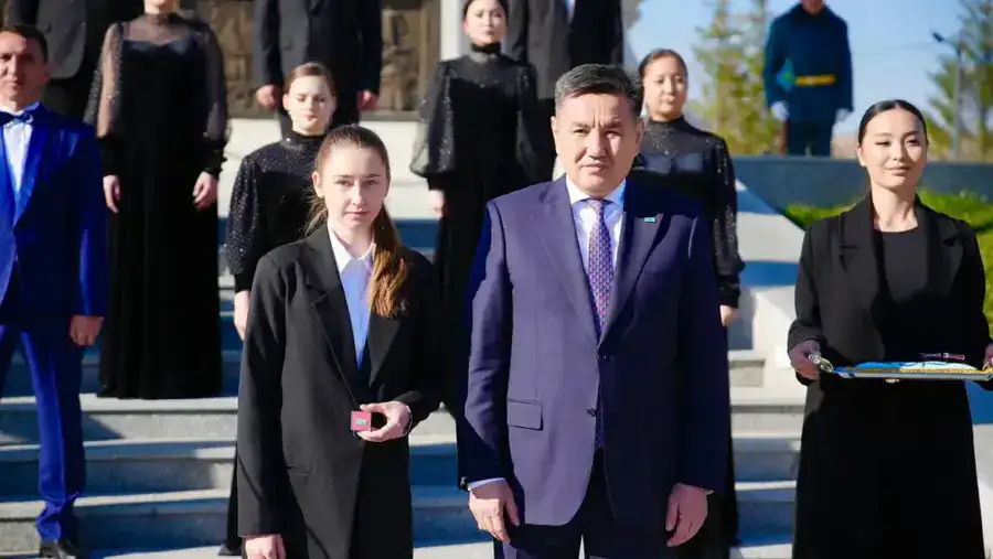 В ВКО прошла церемония поднятия Государственного флага (2)