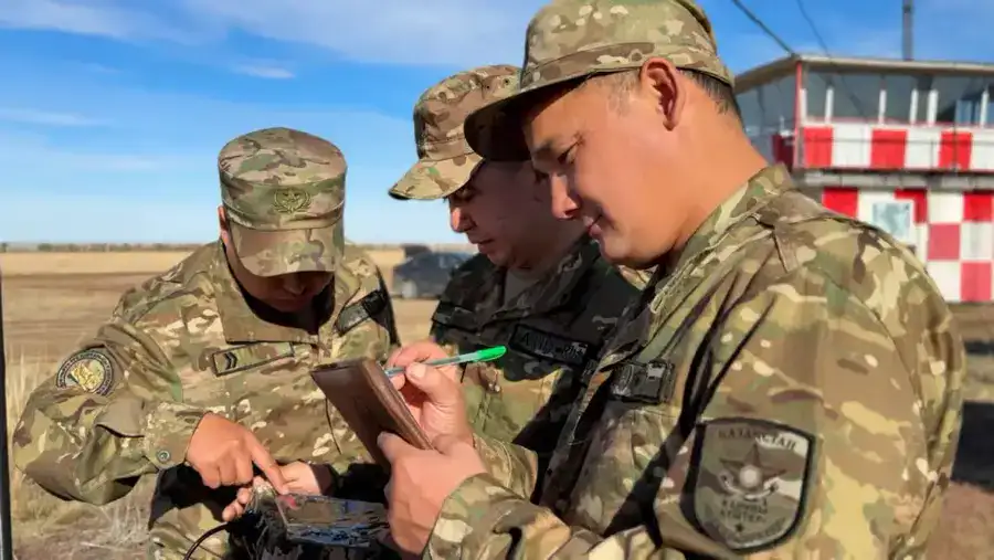 Военные метеорологи изучают современные методы прогнозирования погоды (2)