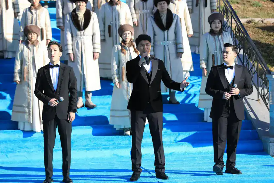 В Актобе в День Республики состоялась церемония поднятия Государственного флага (5)