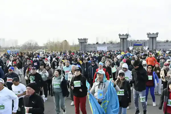 В массовом забеге, посвященном Дню Республики, приняли участие 1500 жителей столицы (6)