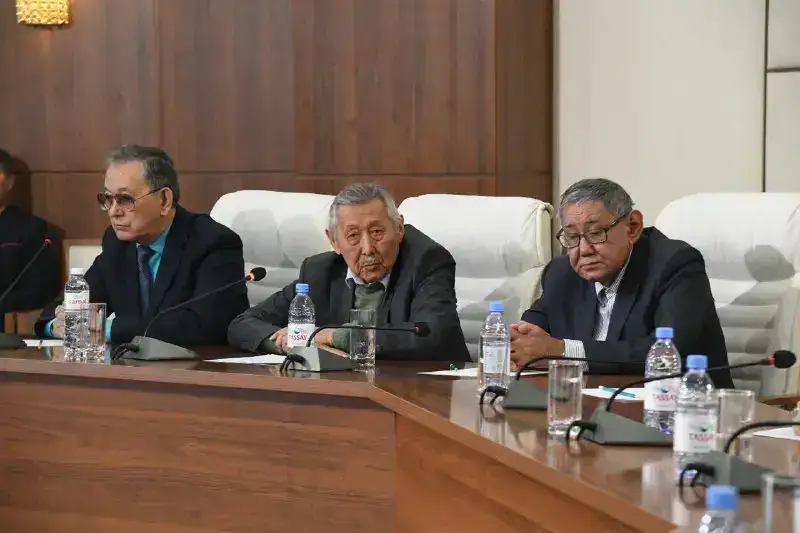 День Республики: в Астане прошла встреча писателей (5)