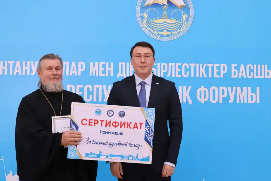 В области Жетісу состоялся республиканский форум религиоведов и руководителей религиозных объединений (9)