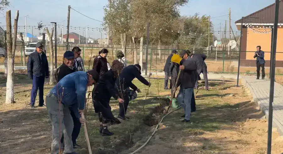 В селе Бодене в рамках акции «Таза Қазақстан» высажено более тысячи саженцев (5)