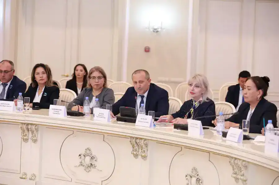 В Мангистау члены Ассамблеи обсудили вопросы мира и согласия (2)