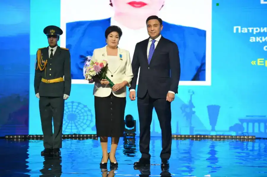 Шымкенте торжественно отметили День Республики и 35-летие Декларации о государственном суверенитете (3)