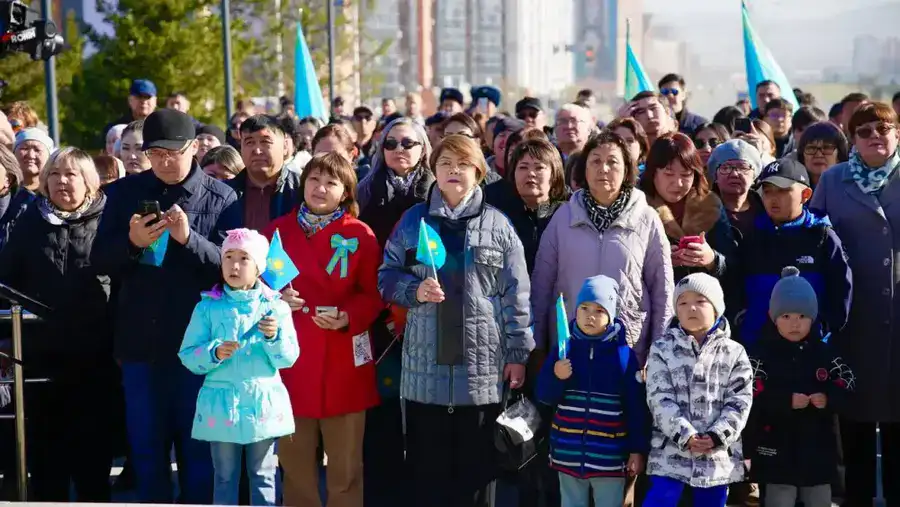 В ВКО прошла церемония поднятия Государственного флага (6)