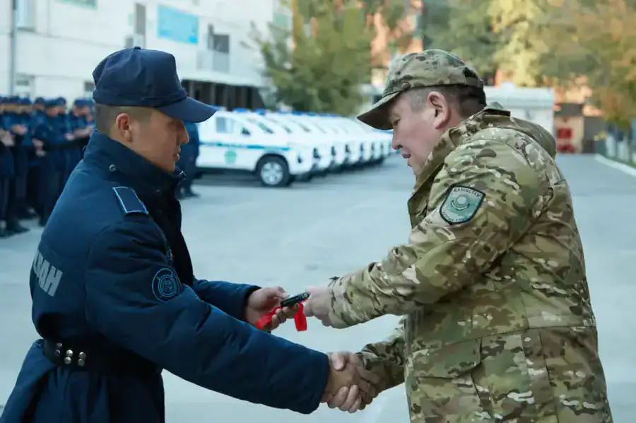 Нацгвардия в Алматы получила новые служебные автомобили (7)