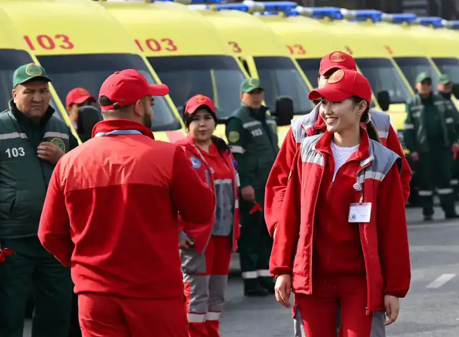 В Алматы вручены ключи от новых автомобилей скорой медицинской помощи (2)