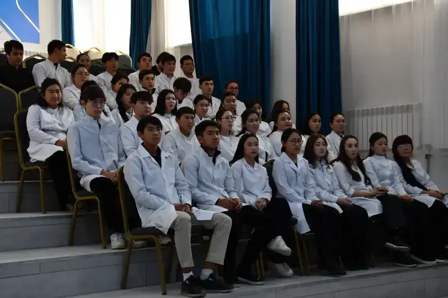 Таза Қазақстан: Студенты области Абай - за чистую природу и здоровую экосистему (5)