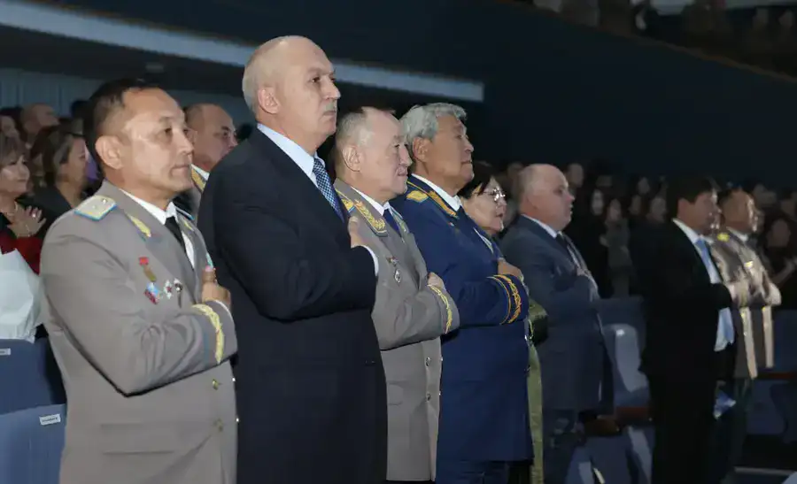 Министр обороны вручил государственные и ведомственные награды военнослужащим Вооруженных сил (2)