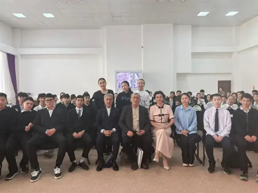 Преемственность поколений: представители старшего поколения встретились со школьниками в столице (2)