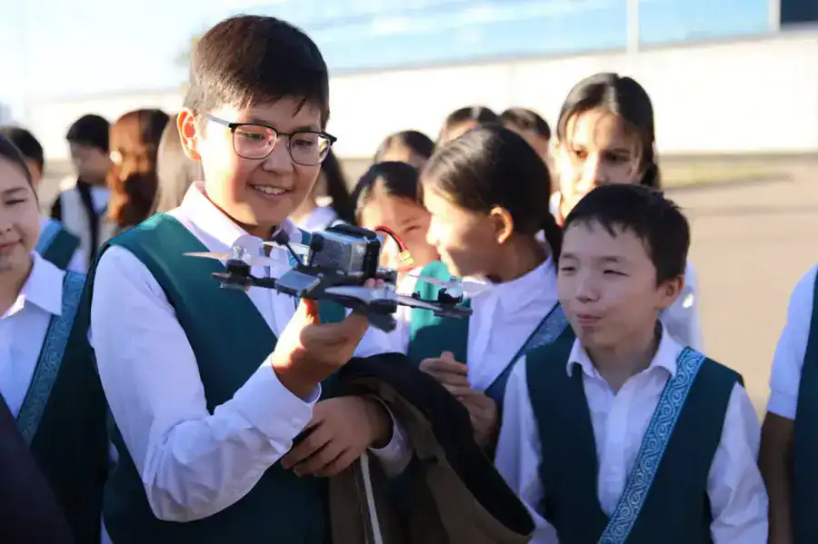 Когда служба – наука: школьники посетили технологический парк Национального университета обороны (6)